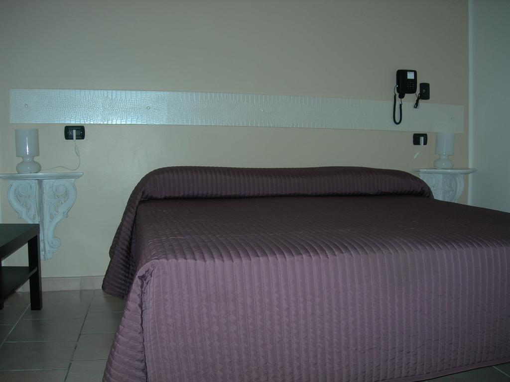 Hotel Due Spade Fidenza Cameră foto