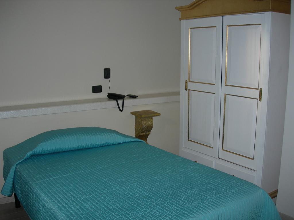 Hotel Due Spade Fidenza Cameră foto