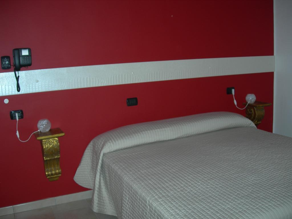Hotel Due Spade Fidenza Cameră foto
