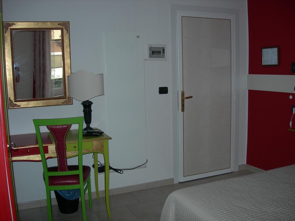 Hotel Due Spade Fidenza Exterior foto