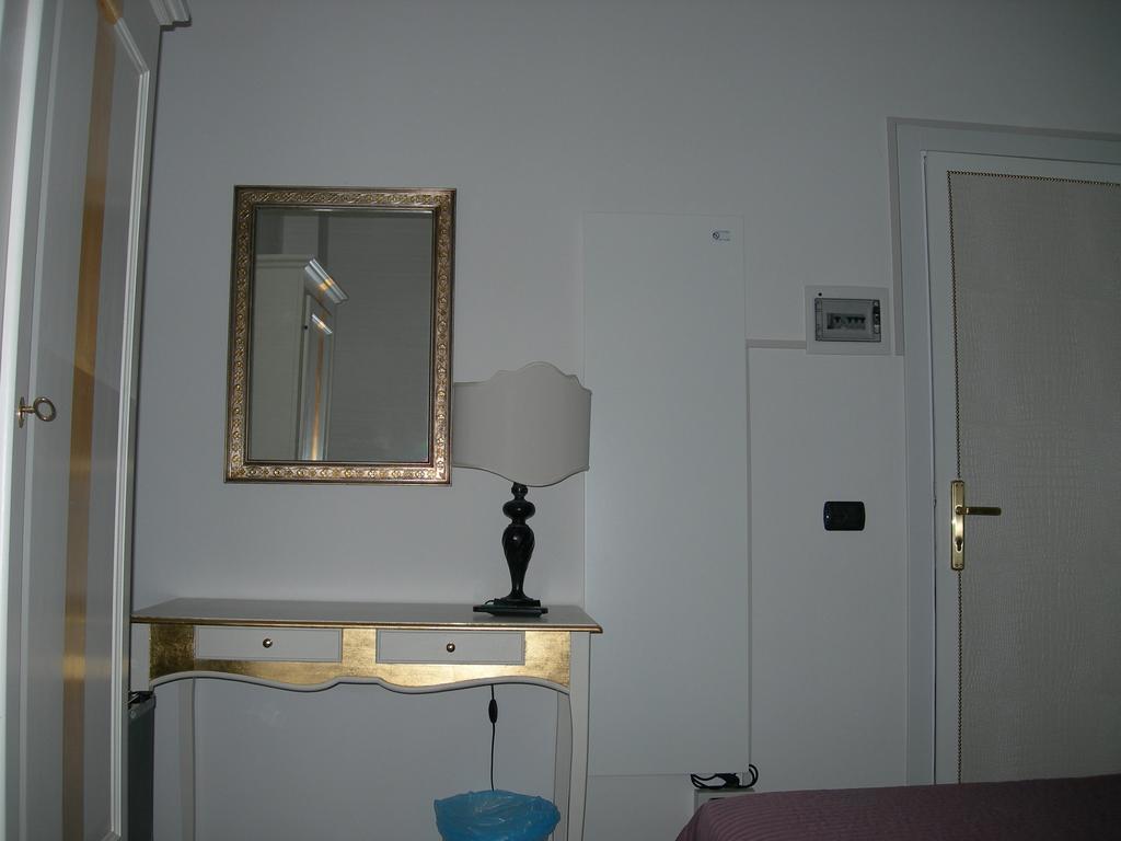 Hotel Due Spade Fidenza Cameră foto